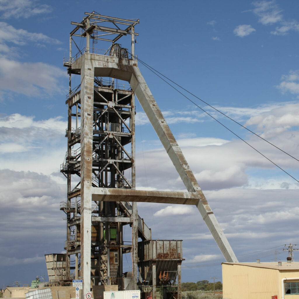 Tower to show hoisting and lifting